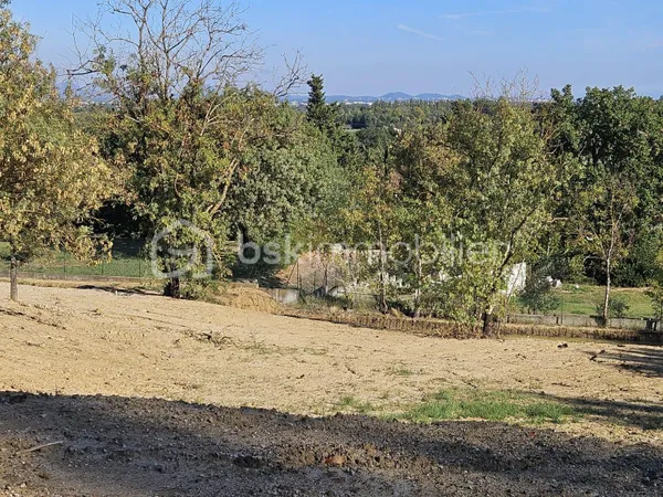 Terrain 718 m²
