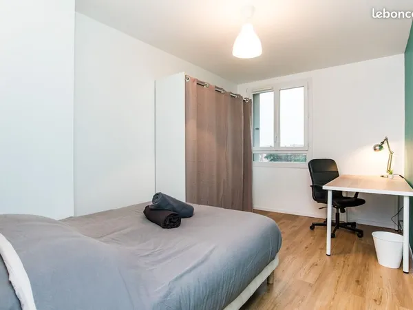 Chambre 5 pièces 80 m²