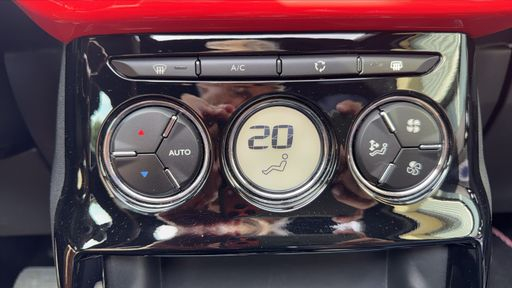DS DS3 Cabriolet 1.2 PureTech 110 EAT6 - Ines De La Fressange – 2017 – 56442 km – Essence – Boîte Automatique — photo 24