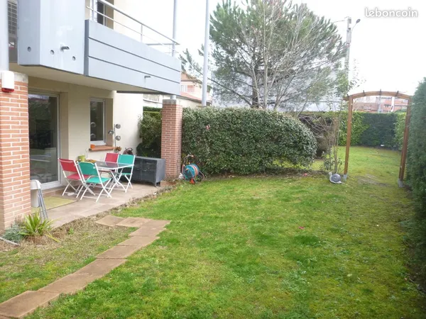 T3 jardin privé, piscine, parking