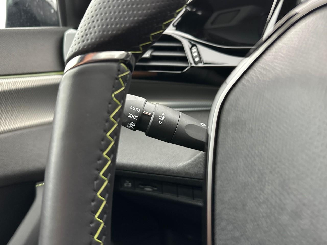 Peugeot 408 hybrid 145 e-dcs6 gt — photo 20
