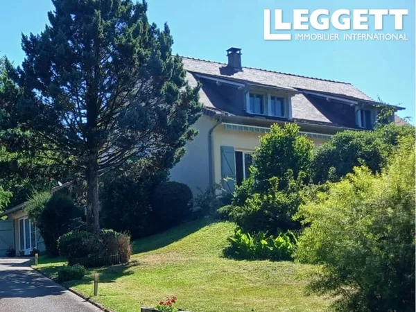 Maison de 5 chambres avec piscine, à proximité d'un lac et offrant la possibilité d'aménager un appa