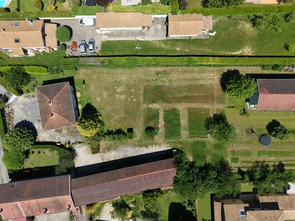 Terrain 444 m²