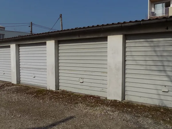 Garage fermé rue Léo Lagrange