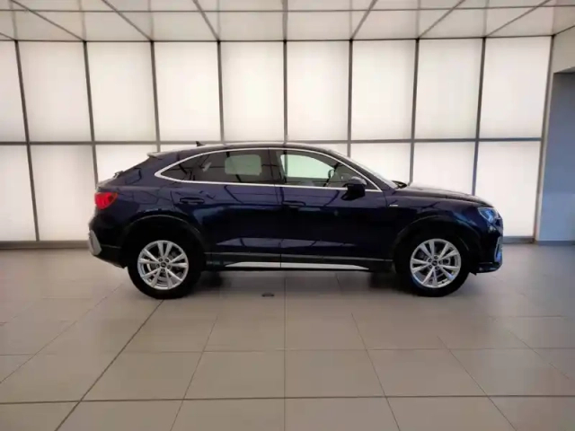 Audi Q3 sportback 35 tfsi 150 ch s tronic 7 — photo 9