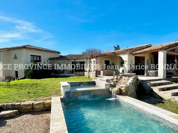 Maison 6 pièces 268 m²