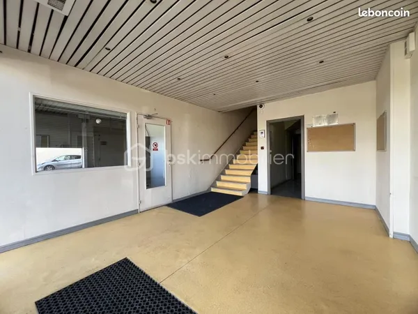 Local bureaux 1 900 m²