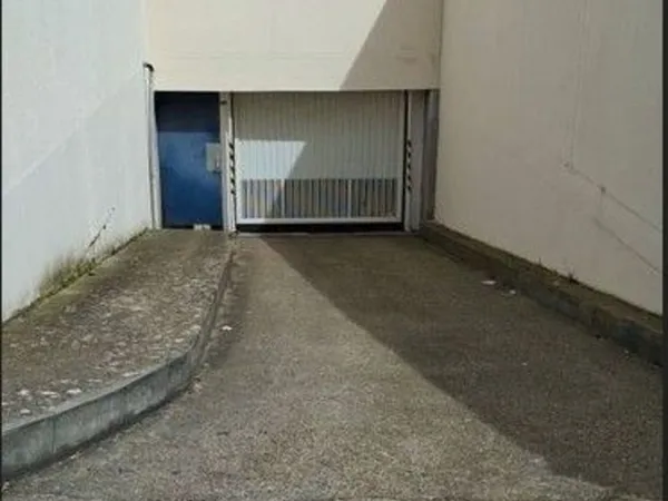 Stationnement Location Guyancourt  12m² 70€