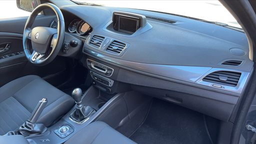 Renault Megane 1.2 TCe 115 - Limited – 2015 – 138627 km – Essence – Boîte Manuelle — photo 33