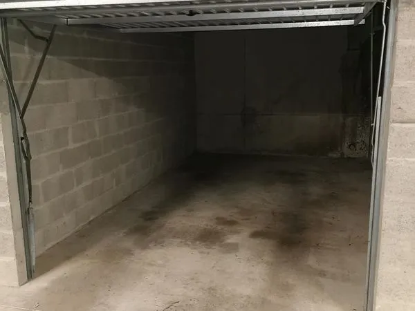 Beau garage fermé