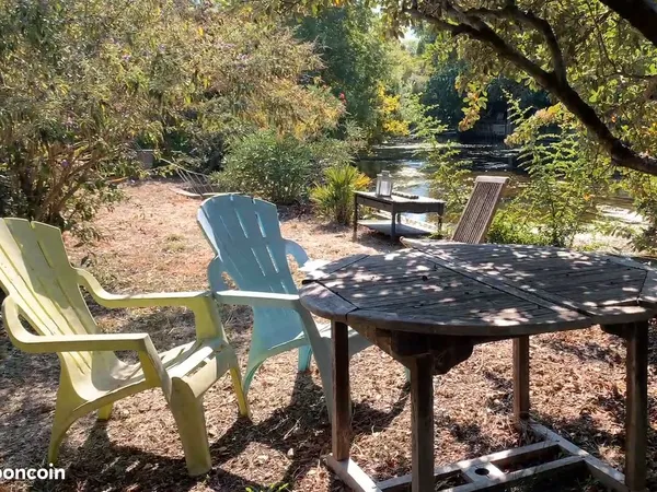 Maison de plain-pied rénovée avec gîte, véranda et jardin en bord de Sorgue