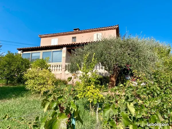 Appartement 4P dans villa jardin parkings