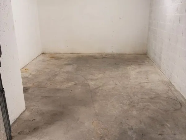 Box garage dans résidence