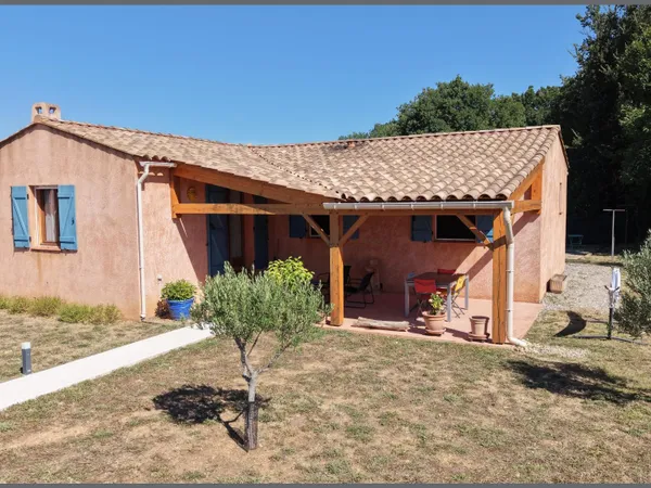 Villa de 81m² sur 1115m² de terrain clos avec grand garage