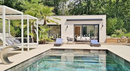 Villa 7 pièces 270 m²