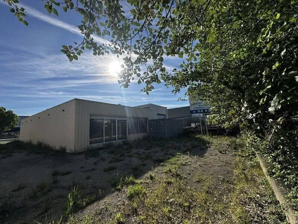 Bâtiment 317 m²