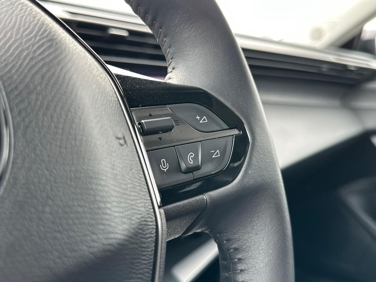 Peugeot 308 sw puretech 130ch s&s eat8 allure pack — photo 18