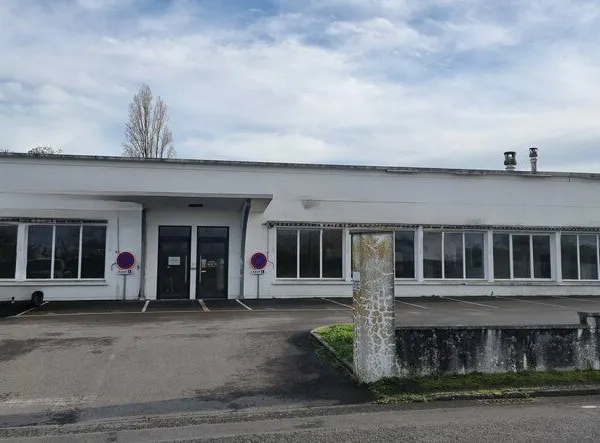Local commercial 400 m² FONTENAY-LE-COMTE