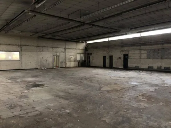 Local d'activité 1025 m²