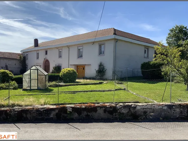 ANCIEN CORPS DE FERME BEAUX VOLUMES ET ANNEXES . GRAND TERRAIN AU CALME
