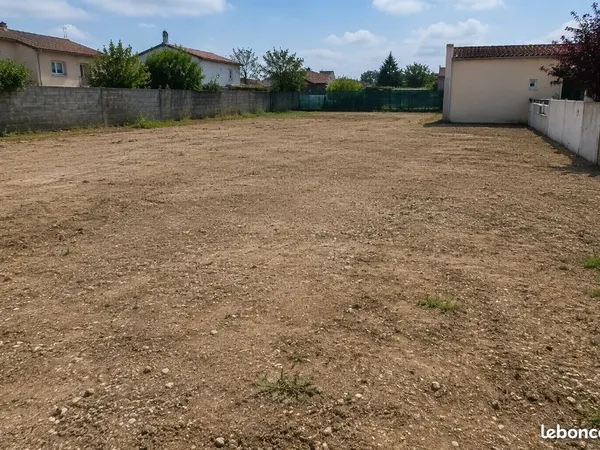 Terrain 680 m² Roaillan