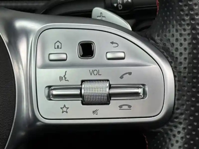 Mercedes Classe A 250 e berline amg line — photo 24