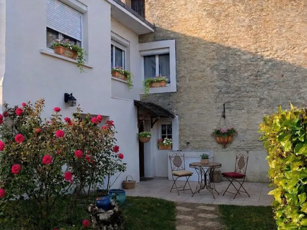 Maison traditionnelle avec beaucoup de caractère à Escoville