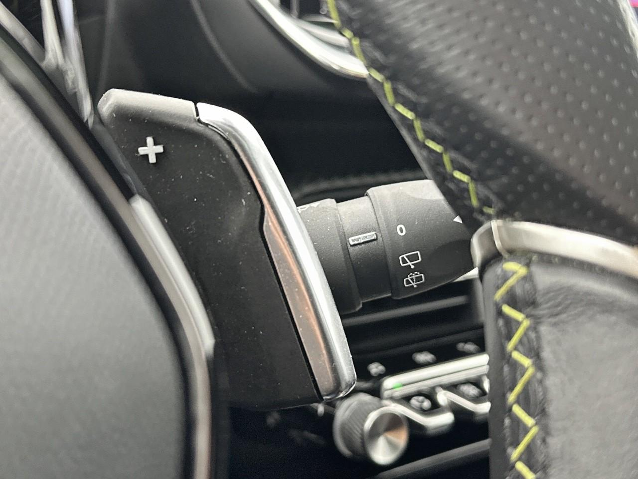 Peugeot 2008 puretech 130 s&s eat8 gt line — photo 18