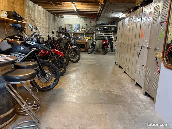 Garage motos partagé