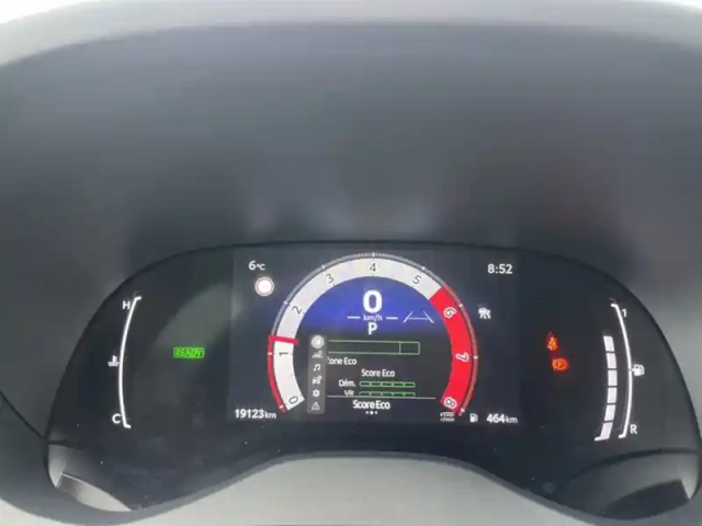 Toyota Yaris hybride 116h design — photo 18