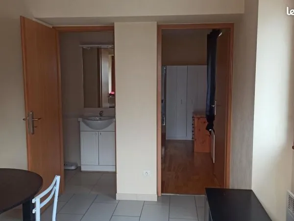 ST JULIEN-EN-GENEVOIS, Situé à moins de 1 minutes de la douane de SORAL au rés surélevé,