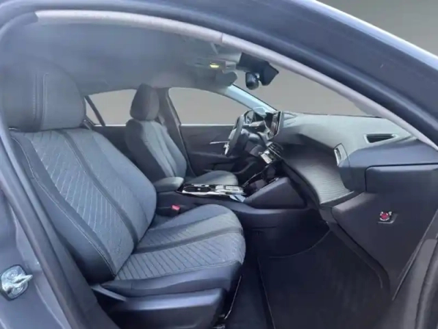 Peugeot 208 e- 136ch allure — photo 30