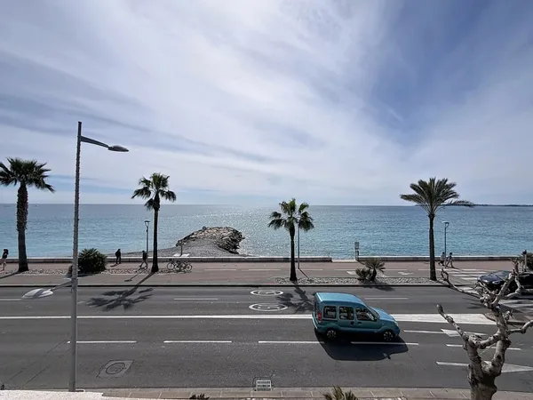 ENSEMBLES D'APPARTEMENTS - FRONT DE MER