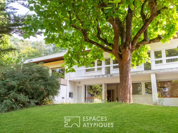 Maison d'architecte seventies et son parc arboré