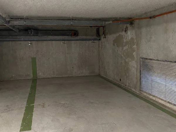 Place de parking sécurisée 15 m² - Pringy - proche autoroute Annecy Nord / Genève