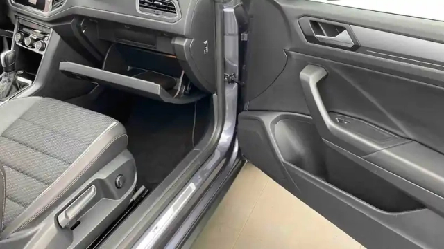 Volkswagen T-Roc cabriolet 1.5 tsi evo 150 start/stop dsg7 — photo 31