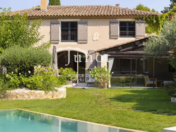 Maison 7 pièces 260 m²