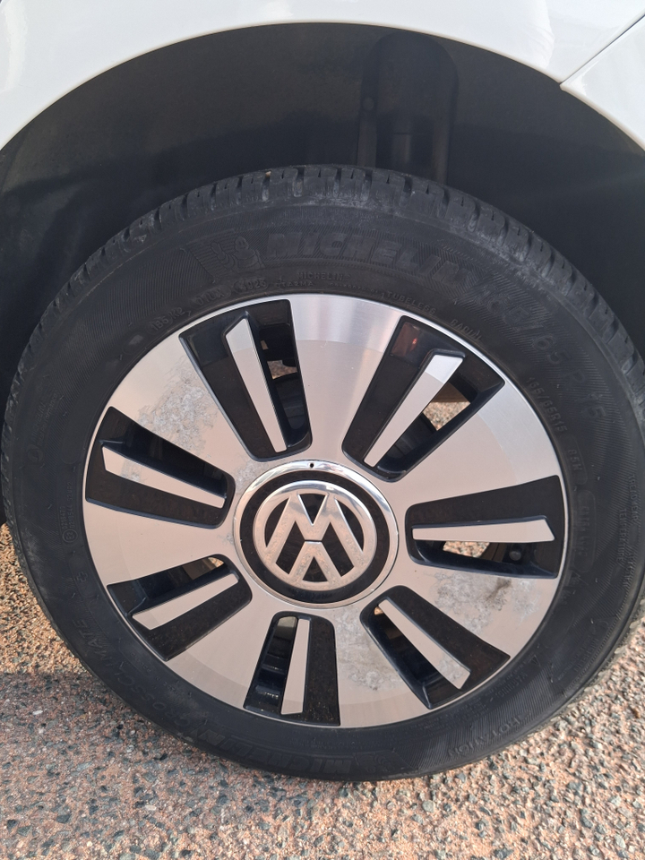 Volkswagen e-UP Electrique — photo 28