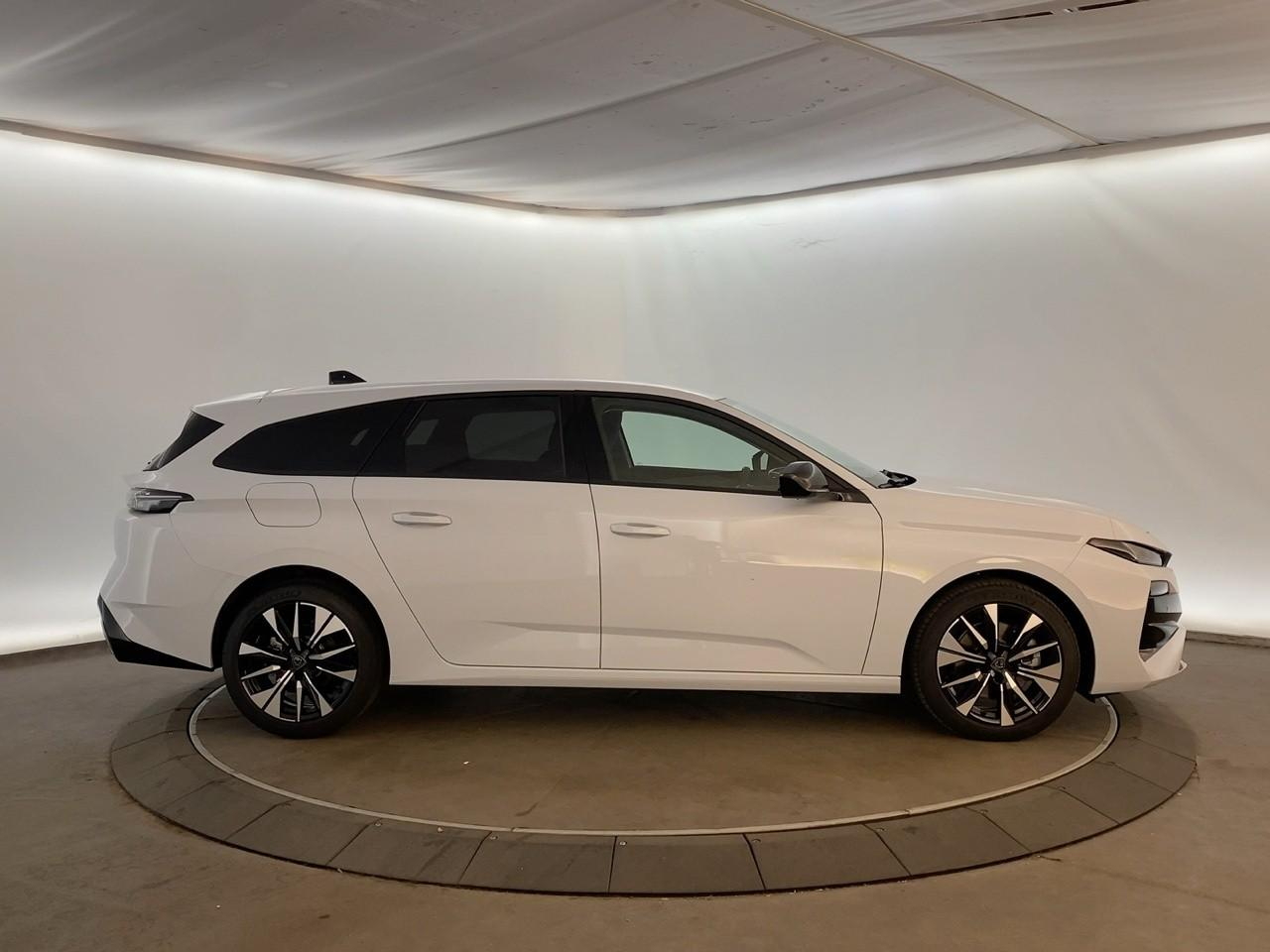 Peugeot 308 sw hybrid 145 e-dcs6 allure — photo 4