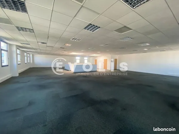 Bureaux 323 m²