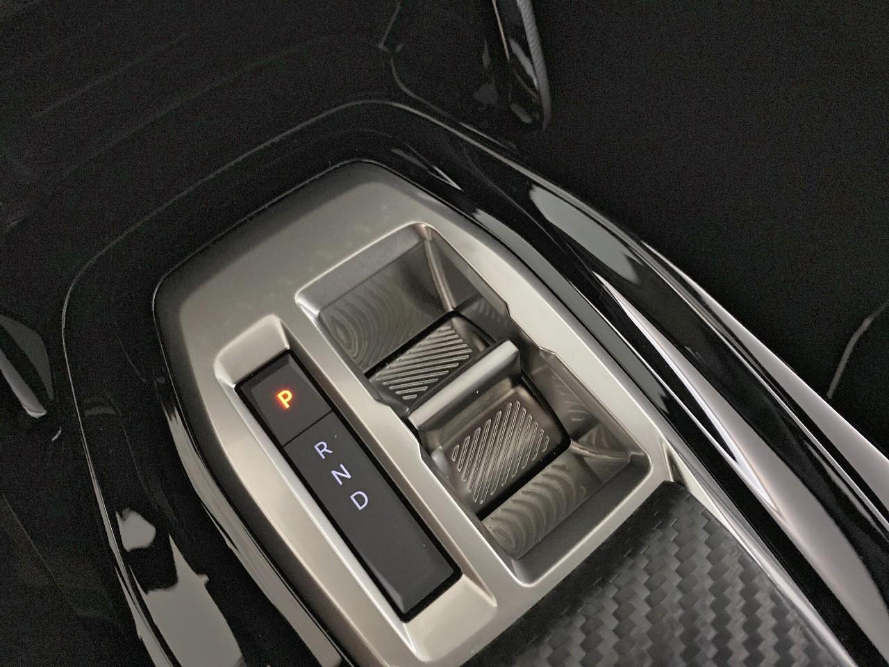Peugeot 2008 hybrid 145 ch e-dcs6 allure — photo 15