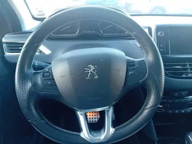 Peugeot 2008 1.2 puretech 110ch s&amp;s eat6 — photo 18