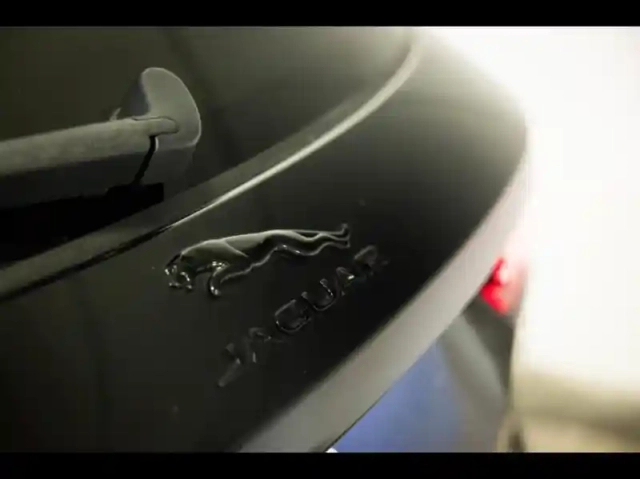 Jaguar F-Pace svr 5.0 550ch bva8 awd — photo 8