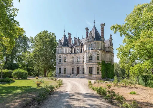 Château 33 pièces 1255 m²