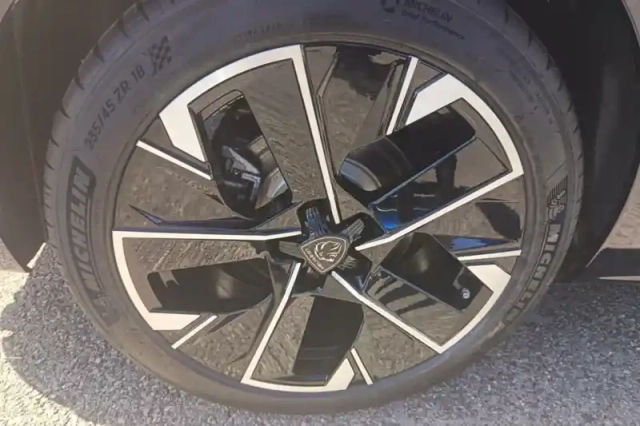 Peugeot 508 hybrid 225 e-eat8 — photo 14