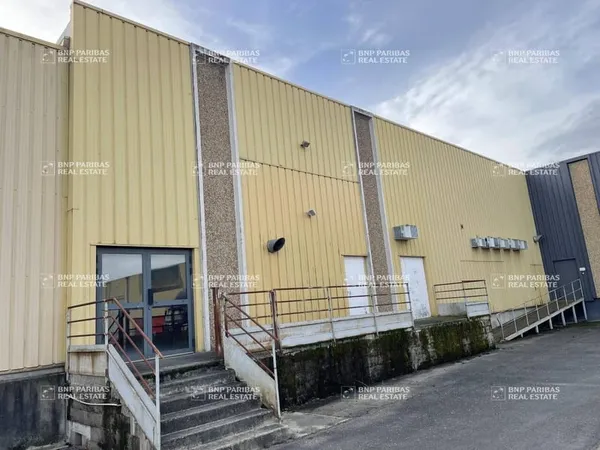 Local d'activité 866 m²