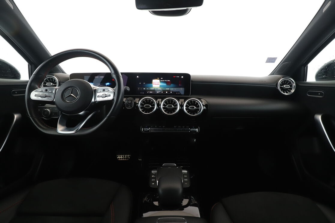 Mercedes-Benz Classe A 180 AMG Line 7G-DCT — photo 11