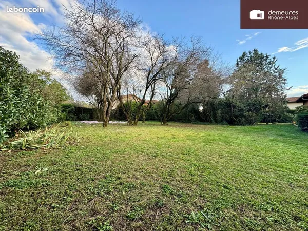 Terrain à bâtir de 830 m² à MIONS (69)