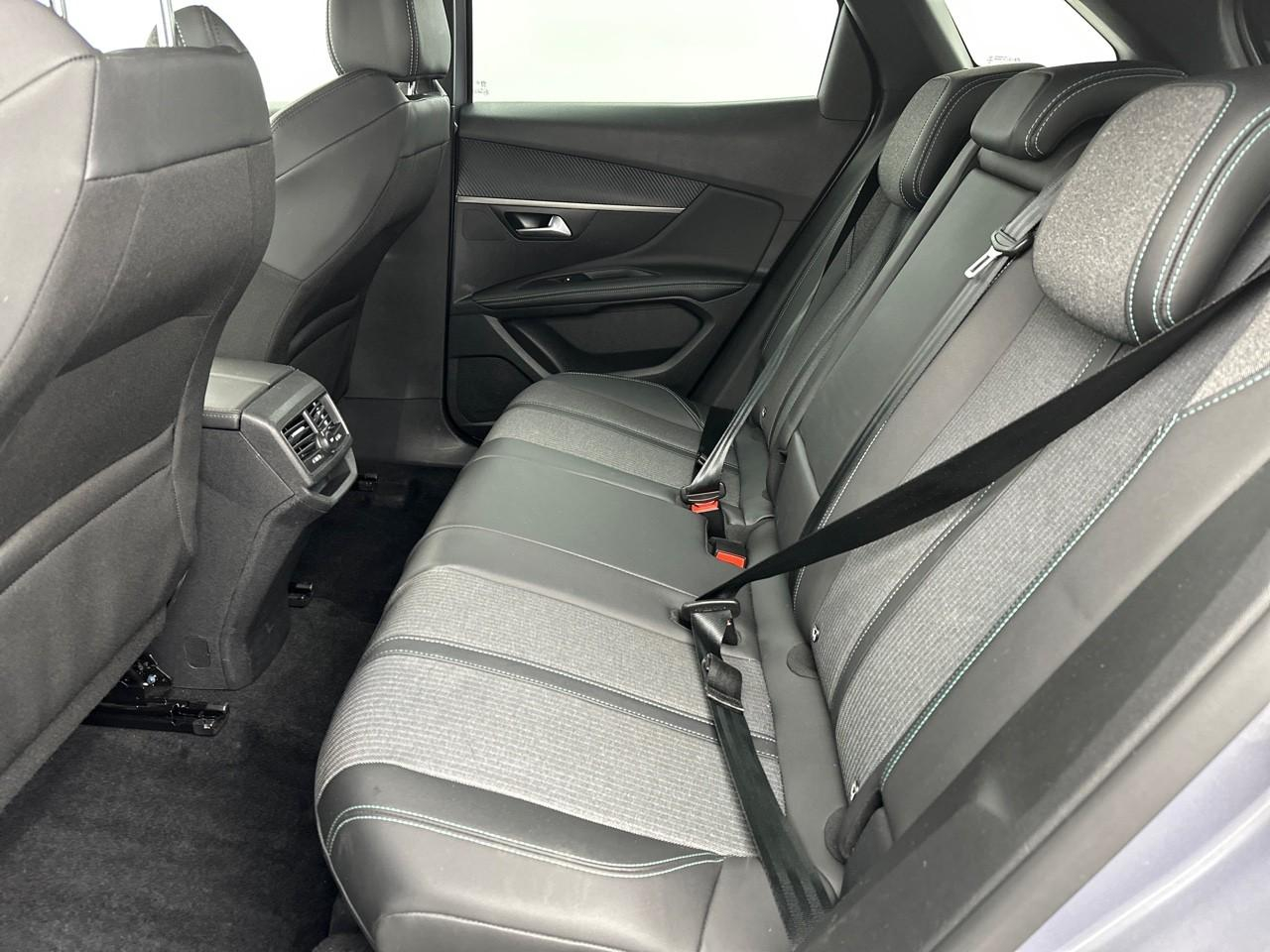 Peugeot 3008 puretech 130ch s&s eat8 allure pack — photo 12