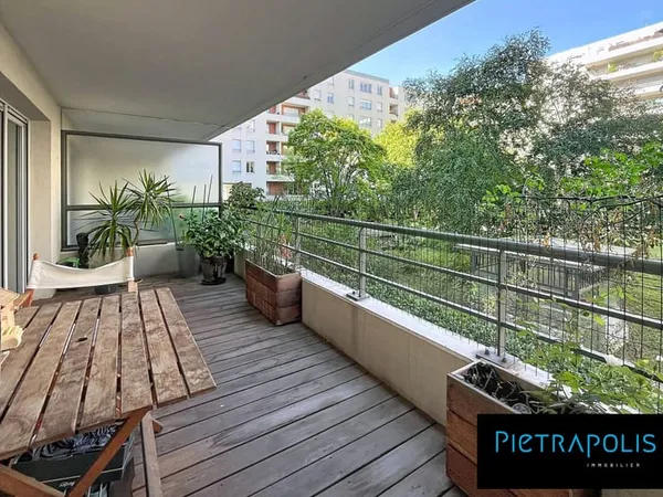 T4 de 81m² avec terrasse de 13m² situé Rue Général Dayan Vi